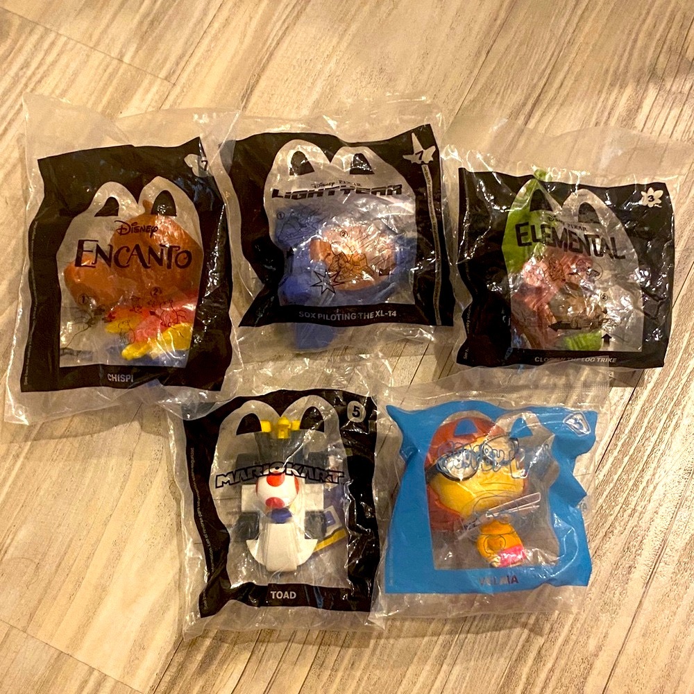 **SET OF 5** (GOOD-VALUE) McDonald’s Toys 🧸